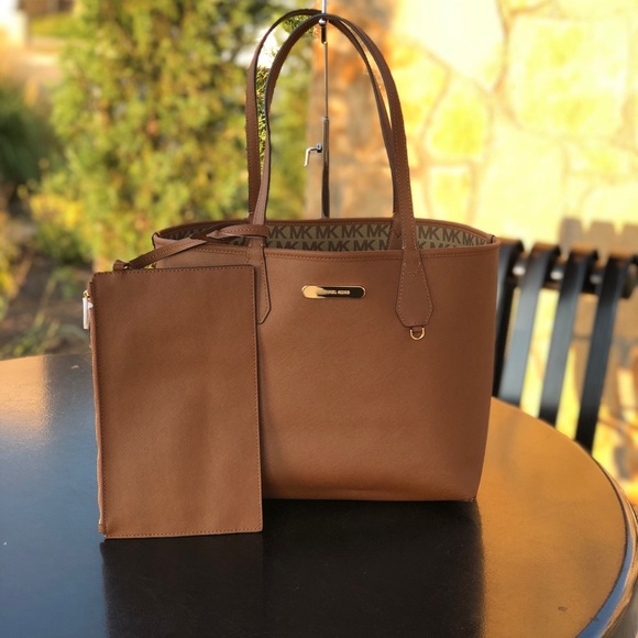 Michael Kors Handbags - Michael Kors Candy Reversible Tote Bag w/ Pouch